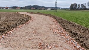 droga utwardzona gruzem mieszanym